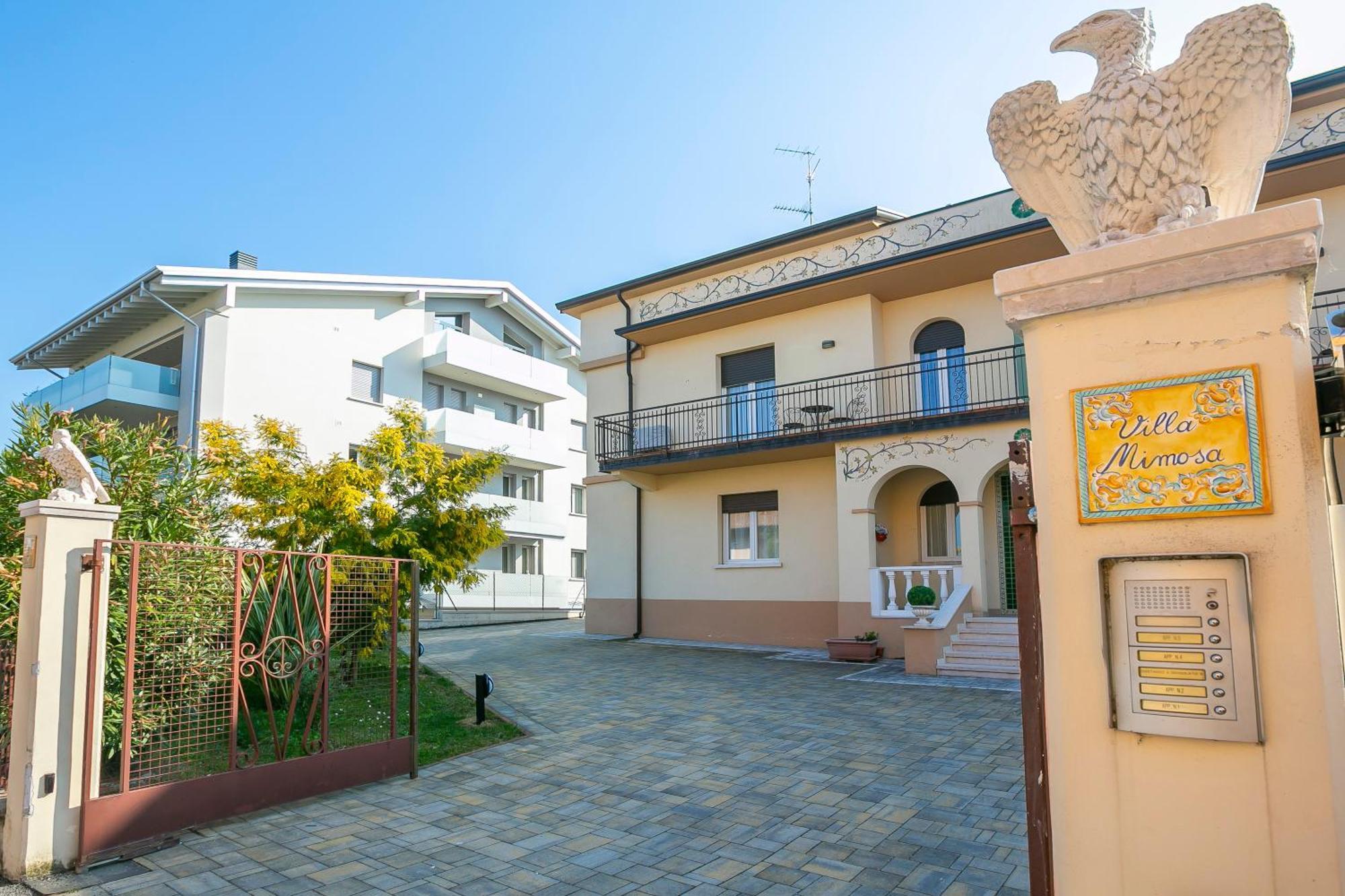 Villa Mimosa - Appartamento 1 - Happy Rentals Desenzano del Garda Kültér fotó
